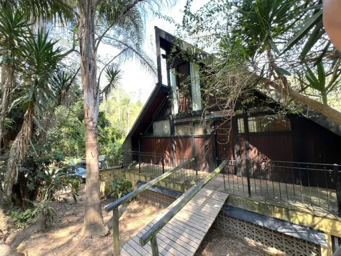 Casa com 3 dormitórios à venda, 224 m² por R$ 850.000,00 - Capuava - Embu das Artes/SP
