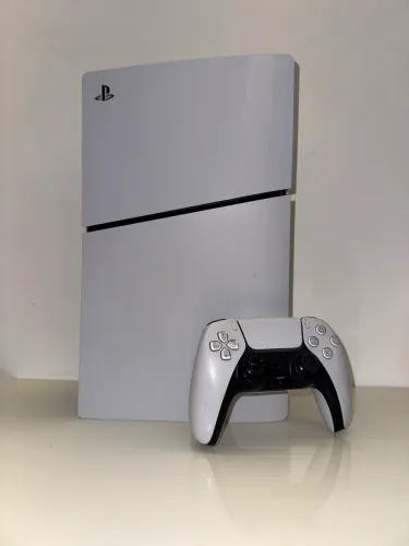 PS5 Slim em ótimo estado + controle original + cabos