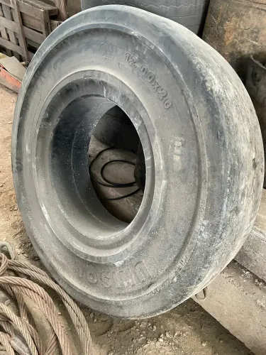 Pneu maciço - 1200x20
