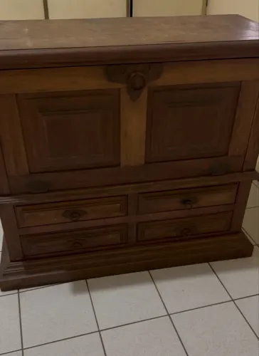 Lindo Móvel Antigo porta disco de vinil e quatro gavetas