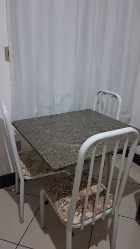 Mesa de jantar com 3 cadeiras