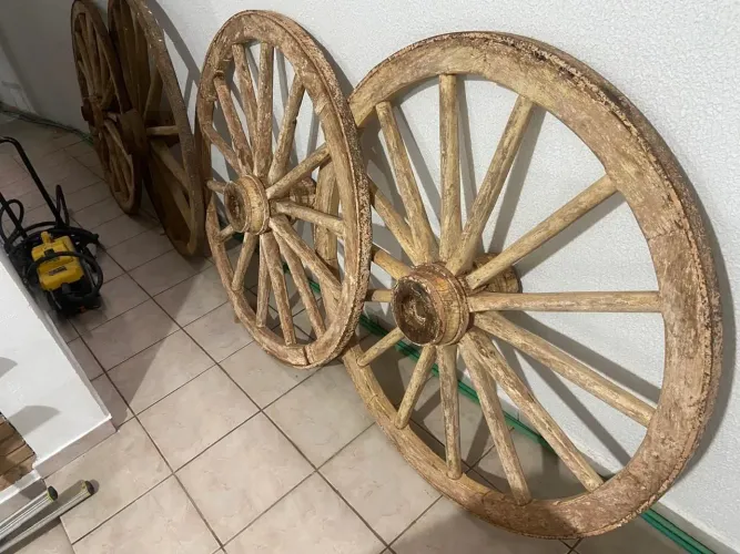 Roda de carroça antiga para decoração ou uso (4 unidades) vendo unitário 