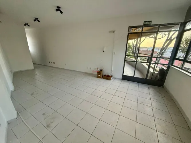 Sala para alugar no Santa Amélia.