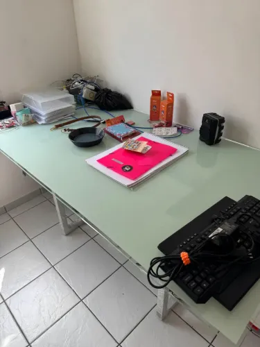 Mesa de VIDRO COM PÉS EM INOX AINDA NO PLÁSTICO NOVA