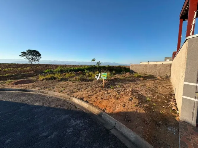 LOTE À VENDA - FLAMBOYANT - PINDAMONHANGABA - SP