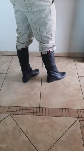 Bota Preta - Negociável!! Semi Nova - Tamanho 38