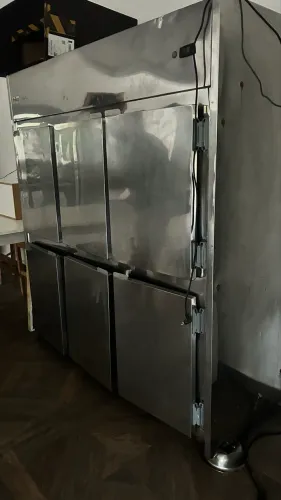 Vendo geladeira 6 portas.