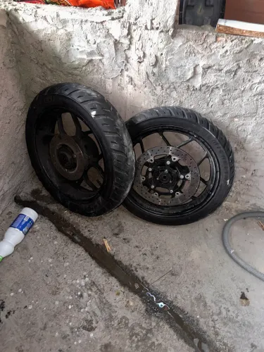 Roda de mt 03 e R3