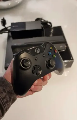 Vendo Xbox one FAT impecável