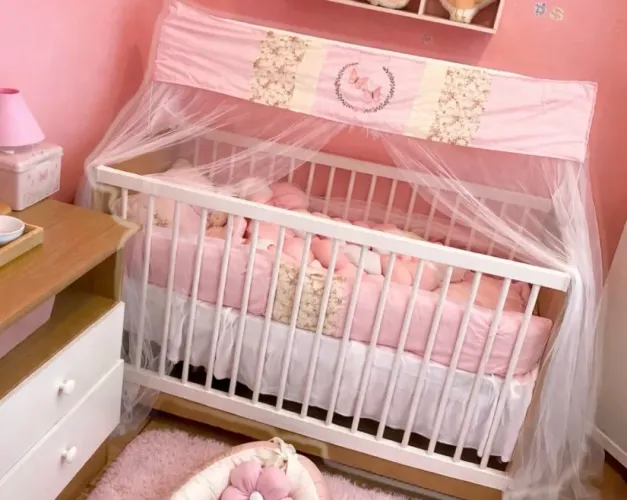 Berço americano (acompanha 2 kits de berço feminino