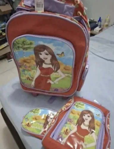 Kit com mochila de rodinhas + lancheira térmica + estojo, Novo