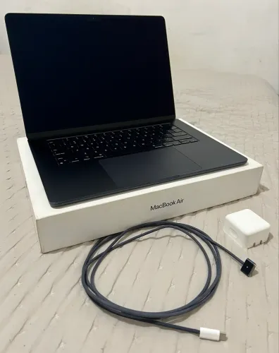 MacBook Air 15 polegadas M2 2023 8GB 256GB - Midnight - Caixa Original