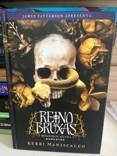 Reino das Bruxas: Irmandade Mística - Capa Dura