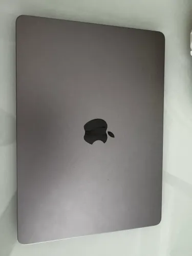 MacBook Air M3 14?