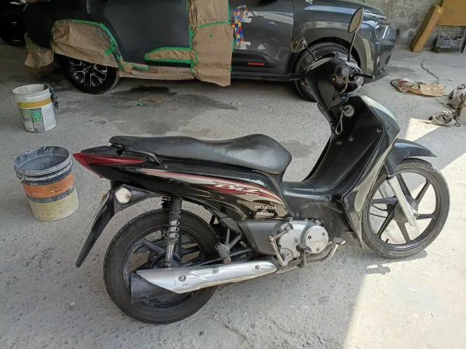 Biz 125 com starte 2015 com chave reserva documento em dia no meu nome