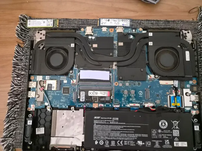 Memórias RAM DDR5 4800MHZ um pente de 16gb e outro de 8gb