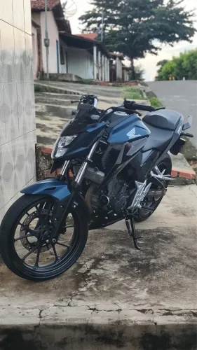 CB300 Disponível 