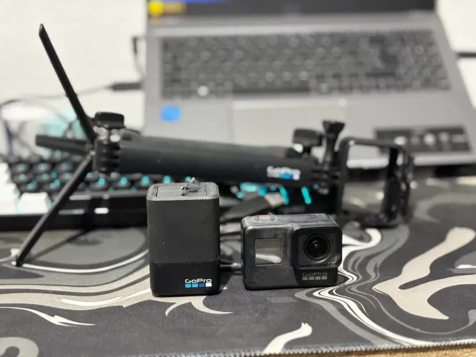 Vendo câmera GoPro Hero 7 Black 4k com acessórios