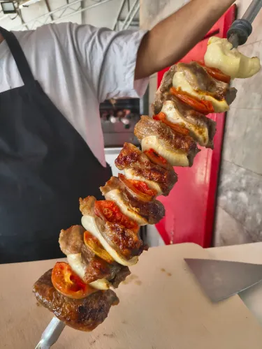 Vaga para cozinheiro e churrasqueiro