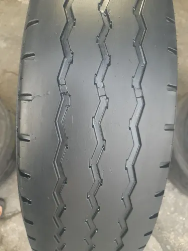 Vendo pneus 225/75/16.. pneus quase zero. 200,00 cada.