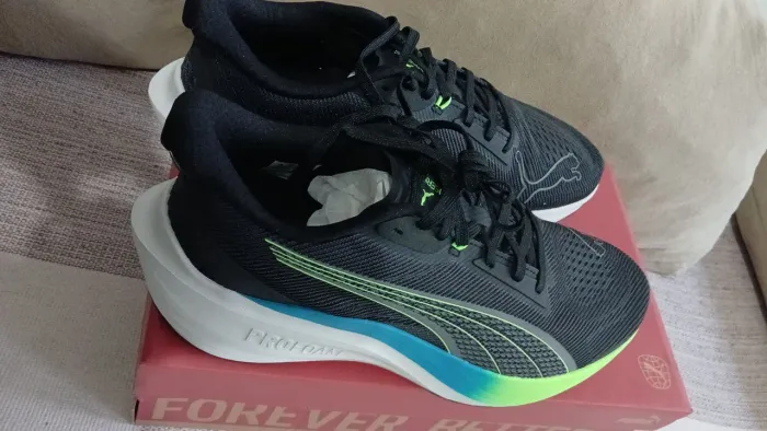 Tênis puma profissional de corridas.