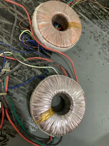 Transformador toroidal bivolt home theater Britânia DV-2023