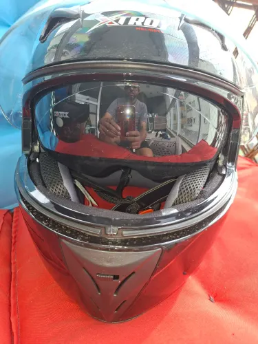 Capacete Xtroy com viseira escura