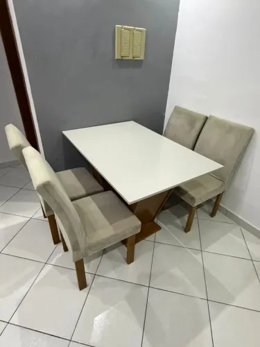 Mesa de jantar em ótimo estado 
