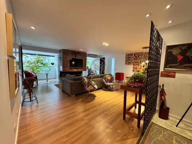 Apartamento para locação no Champagnat com 160 m², 3 suítes, lareira e 4 vagas proximo a f