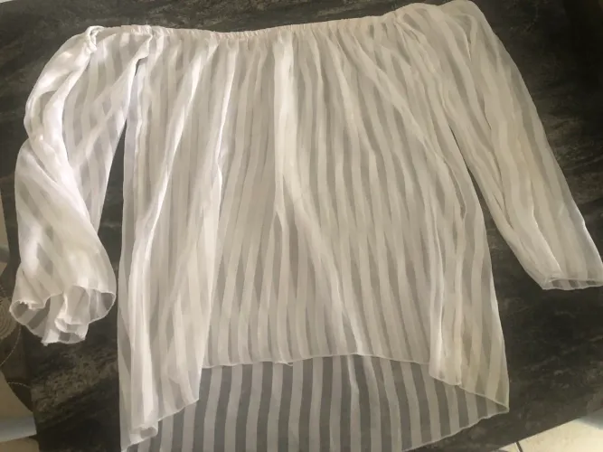 Blusa branca modelo ciganinha (P/M)