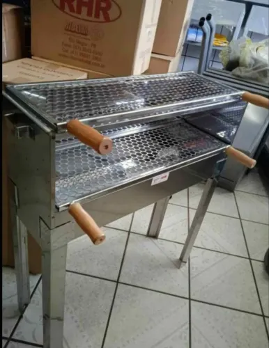 Churrasqueira para espetinho,de inox com pés removíveis, promoção.