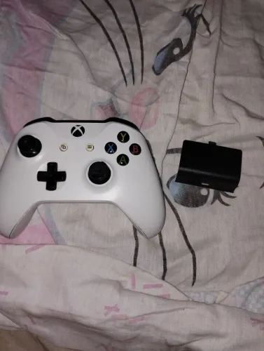 Controle de Xbox one com o analógico quebrado
