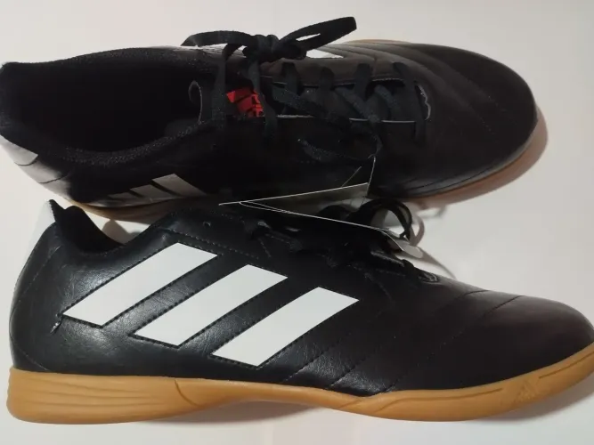 Tênis Adidas quadra