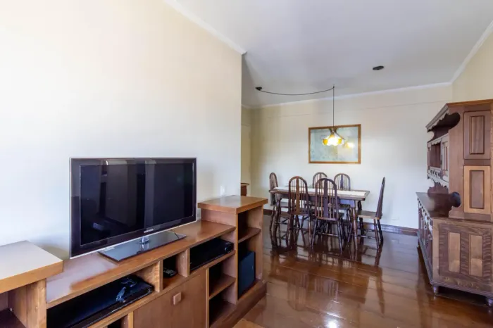 Apartamento com 3 Quarto(s) e 2 banheiro(s) para Alugar, 67 m² por R$ 1700 / Mês