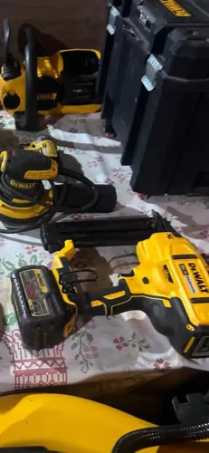 Pinador + lixadeira + lanterna Dewalt