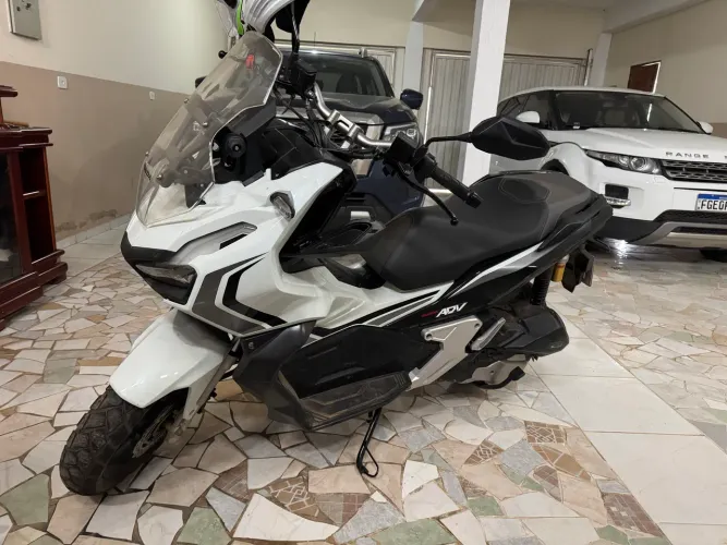 ADV 150 - Moto muito nova.