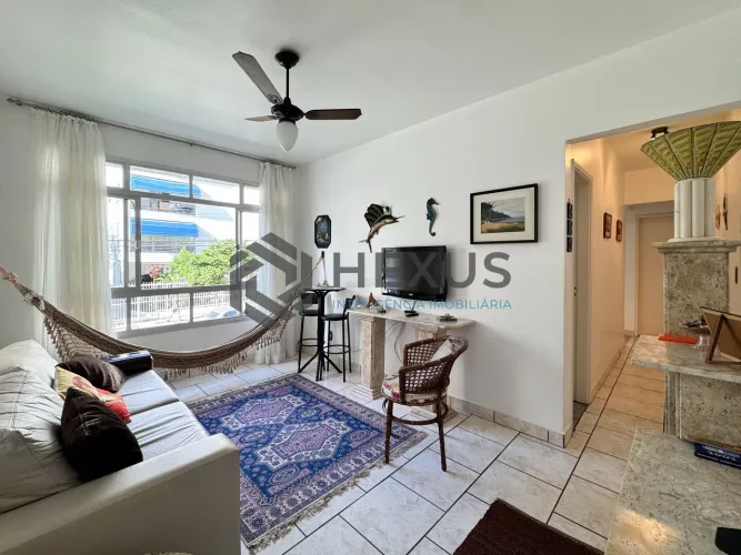 Apartamento reformado a 150m da praia no Jardim Astúrias, Guarujá