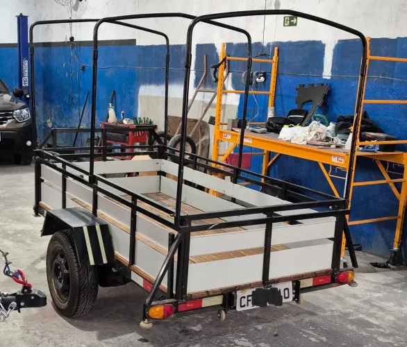 Carretinha ótima para acampamento ou transporte de mercadorias ou vendas de frutas na rua.