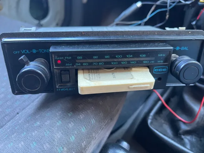 Rádio antigo Am/ Fm - anos 80 - ( CCE - CM 300 ) Funcionando