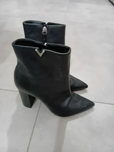 Bota Schutz tam.33