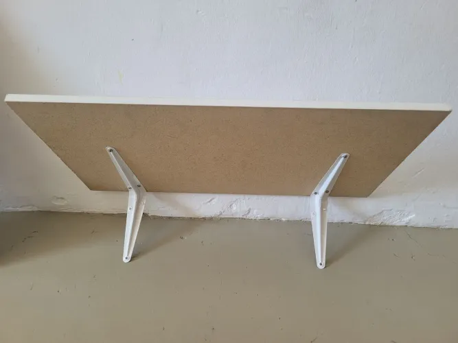 Prateleira de parede com suporte cantoneira