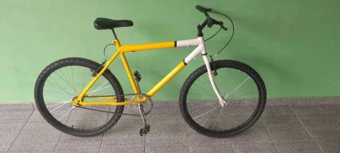 Bicicleta Aro 26 Ultra Bikes Bicolor Sem Marcha Cor Amarelo + Brinde