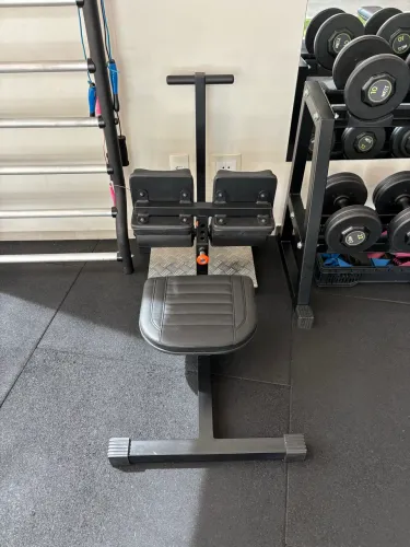 Banco de flexão nórdica + sissy squat