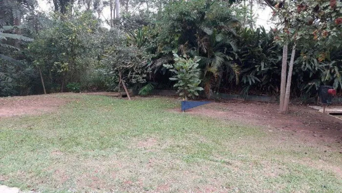 Terreno à venda em condomínio fechado na Granja Viana