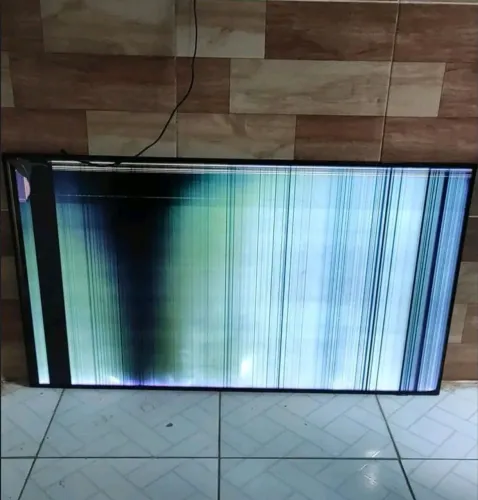 SAMSUNG QLED 55 POLEGADAS NOVA PARA TÉCNICO <br>APENAS 150 REAIS<br>PROBLEMA NA TELA