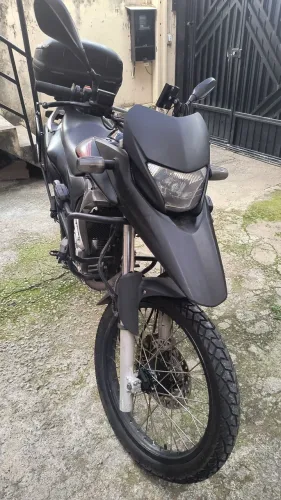 Vende-se XRE 3OO ANO 2011;