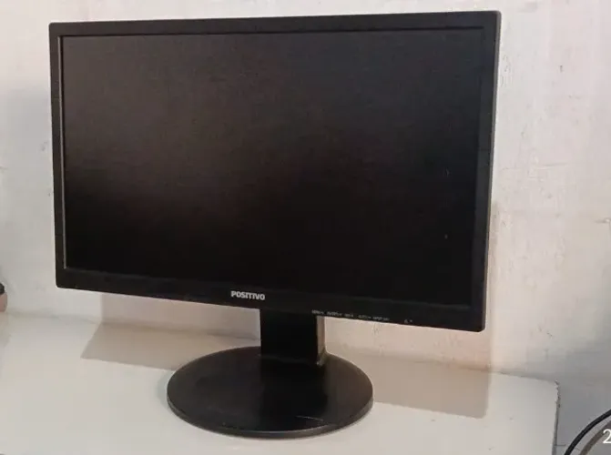 MONITOR POSITIVO 19 POLEGADAS ENTRADAS VGA E DVI MODELO GIRATÓRIO