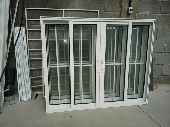 Vitro 4 Folhas Branca 1,00 x 1,50 - Design Moderno e Excelente Ventilação | NOVA R$ 750.00