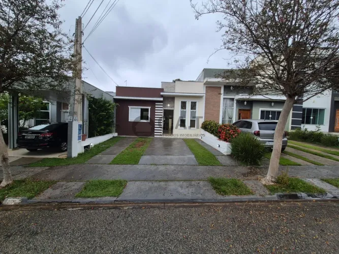 Casa em condomínio para locação em Sorocaba-SP, no Horto Florestal: 3 quartos, 1 suíte, 2 
