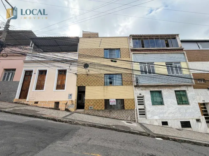 Apartamento com 2 dormitórios para alugar, 56 m² por R$ 1.046,00/mês - Granbery - Juiz de